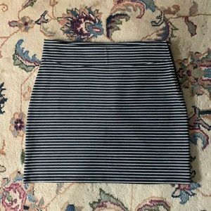 NWOT gap skirt small